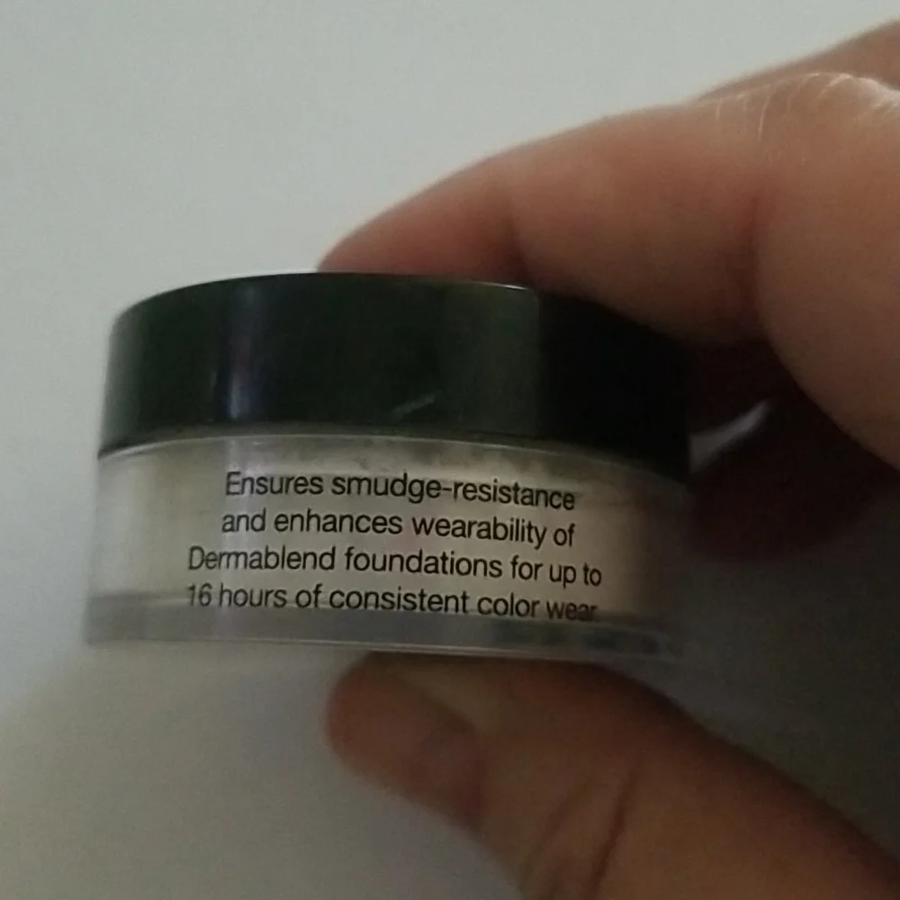 2 Dermablend Loose Setting Powder - Picture 2 of 3